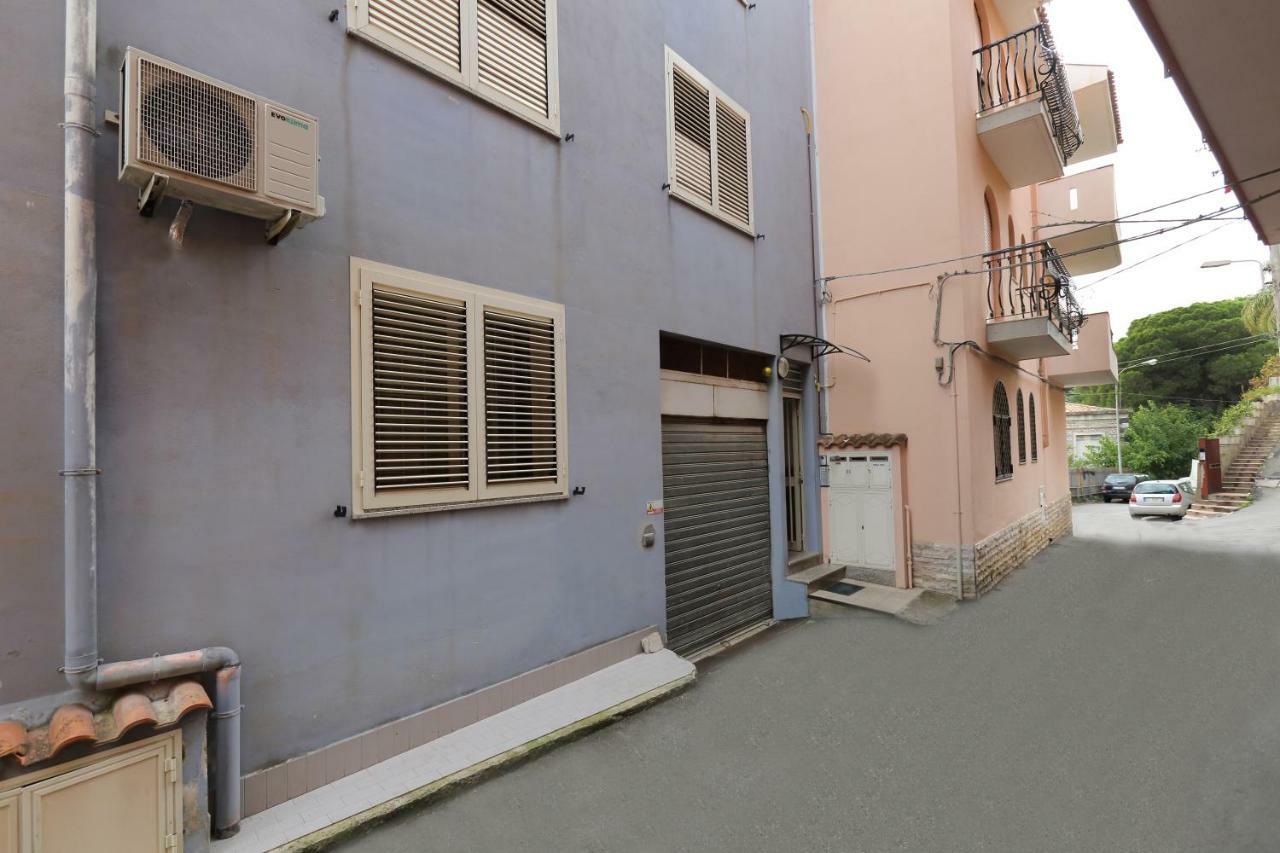 Tyttyhouse Apartment Giardini Naxos Luaran gambar